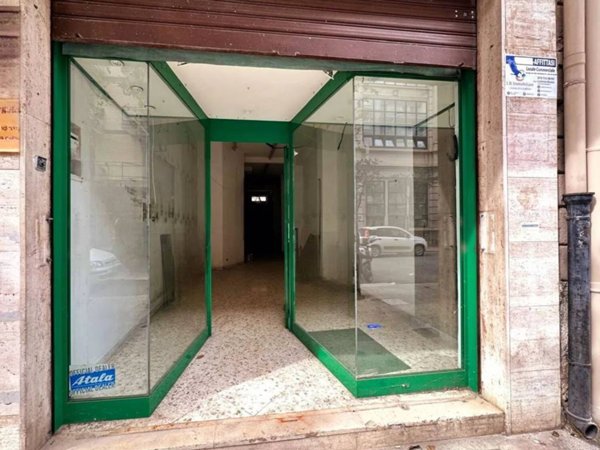 negozio in affitto a Bari in zona Murat