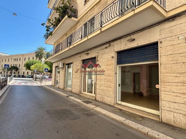 negozio in affitto a Bari in zona Murat