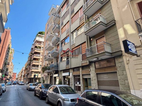 negozio in affitto a Bari in zona Murat