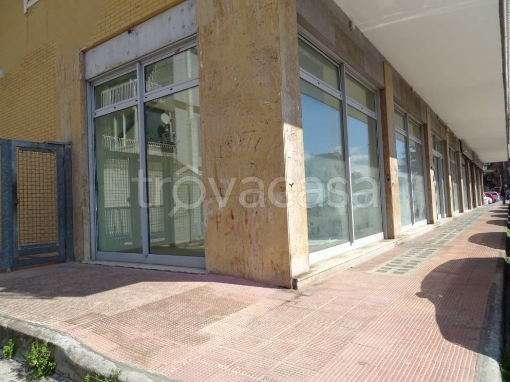 negozio in affitto a Bari in zona Poggiofranco