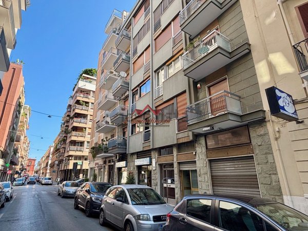 locale commerciale in affitto a Bari in zona Murat