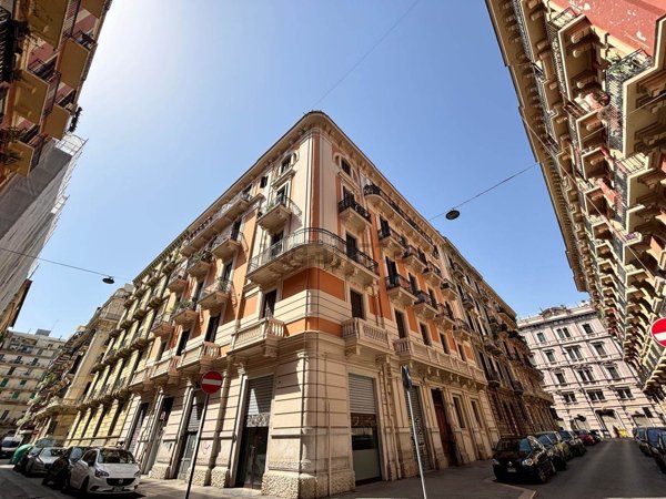 negozio in affitto a Bari in zona Murat