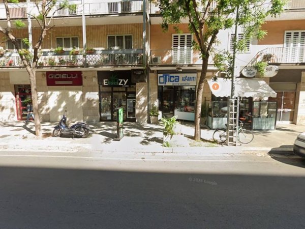 negozio in affitto a Bari in zona Picone