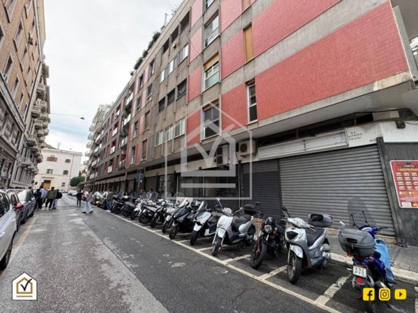 negozio in affitto a Bari in zona Murat