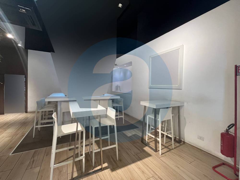 locale commerciale in affitto a Bari in zona Murat
