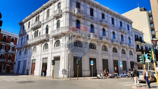 negozio in affitto a Bari in zona Madonnella