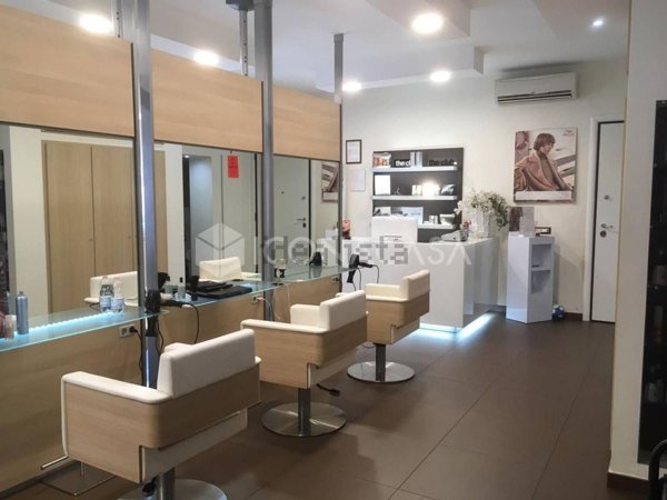 negozio in affitto a Bari in zona Picone