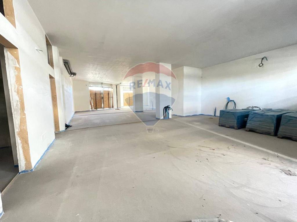 negozio in affitto a Bari in zona Poggiofranco