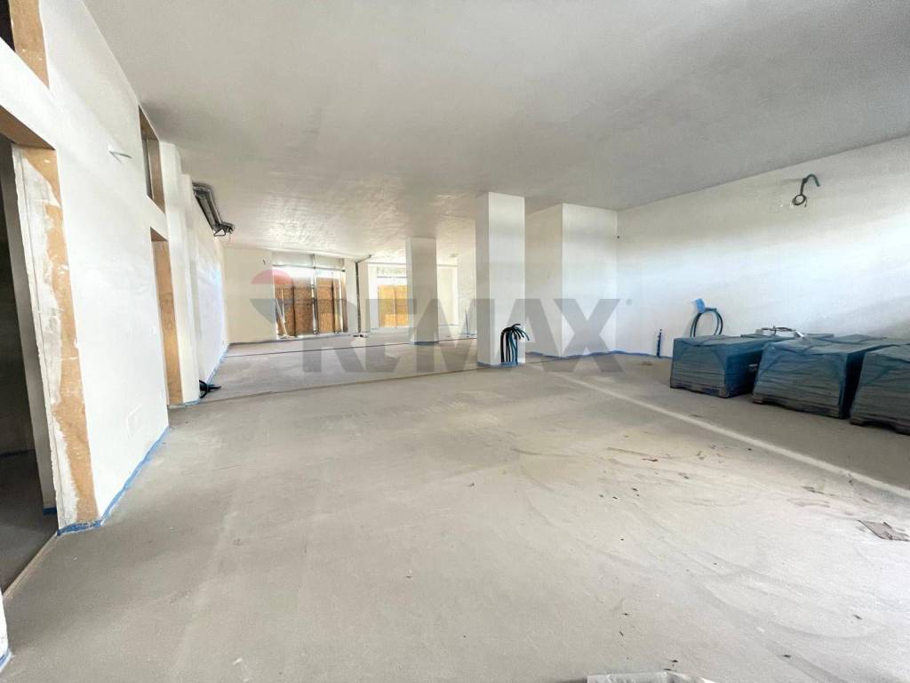 negozio in affitto a Bari in zona Poggiofranco