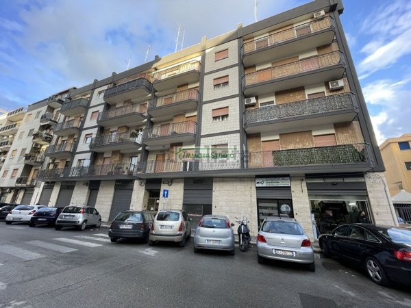 negozio in affitto a Bari in zona Libertà