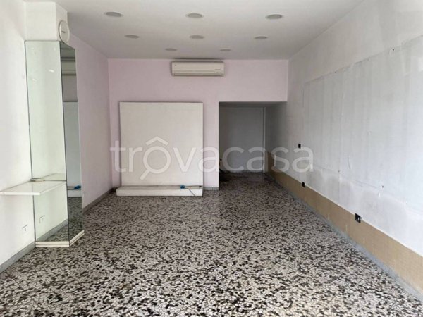 negozio in affitto a Bari in zona Poggiofranco