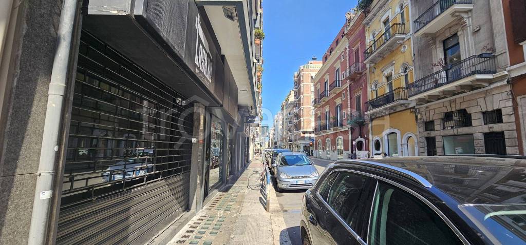 negozio in affitto a Bari in zona Murat