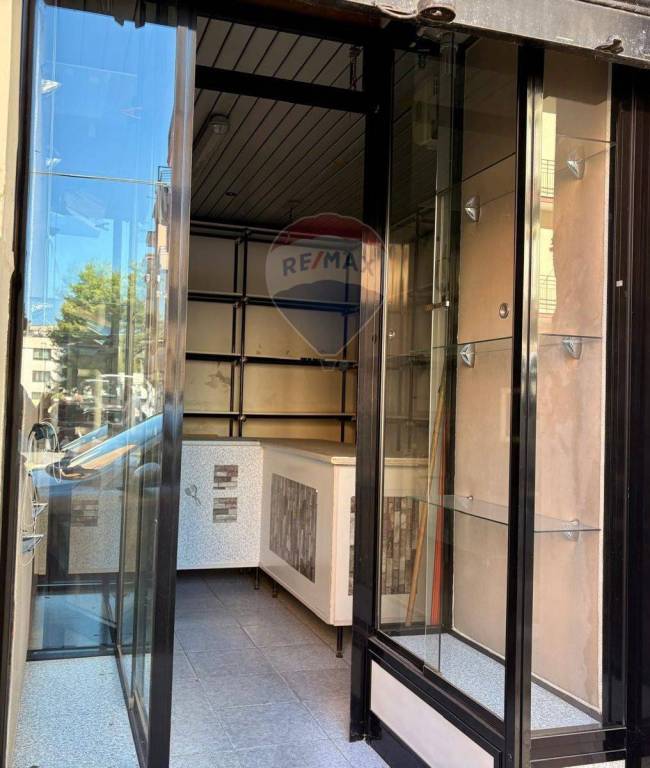 negozio in affitto a Bari in zona Poggiofranco