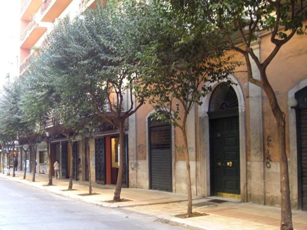 negozio in affitto a Bari in zona Murat