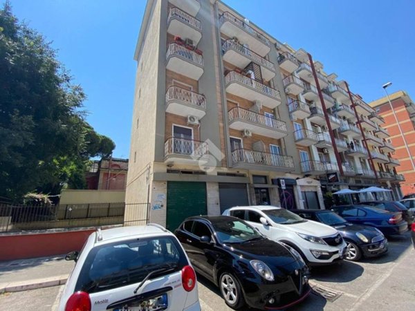 negozio in affitto a Bari in zona Poggiofranco