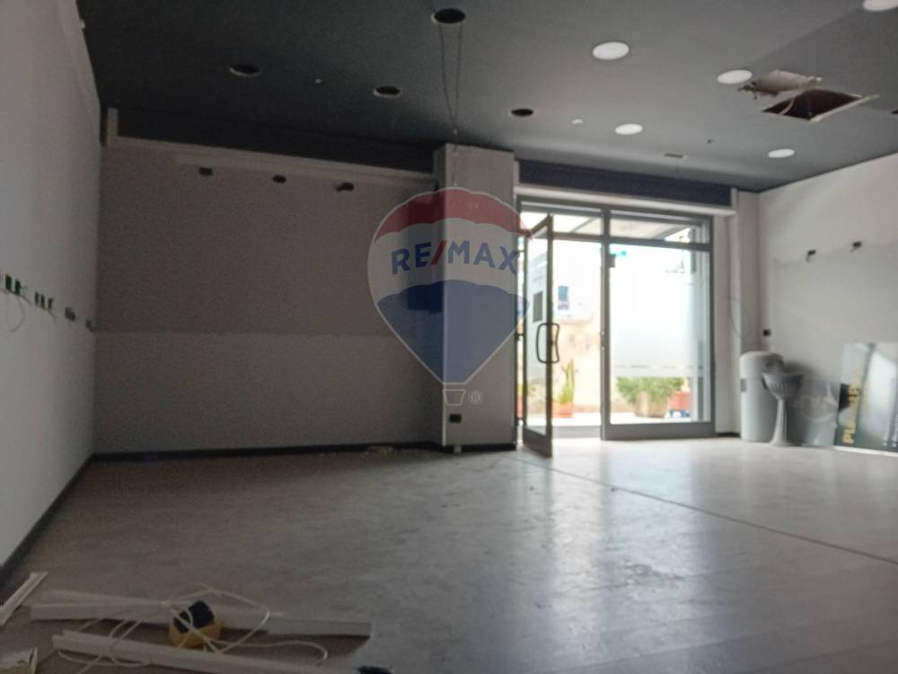 locale commerciale in affitto a Bari in zona Torre a Mare