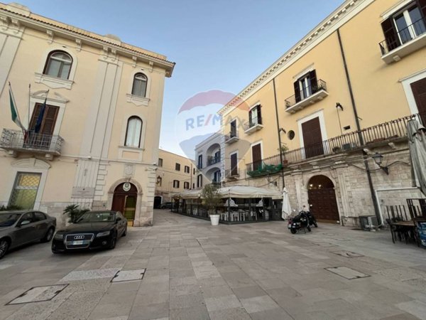 negozio in affitto a Bari in zona Città Vecchia