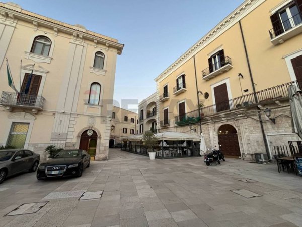 negozio in affitto a Bari in zona Città Vecchia