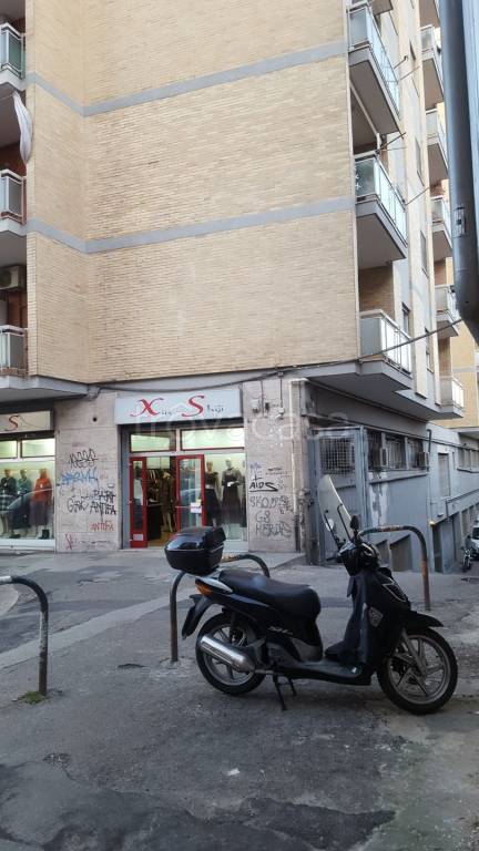 locale di sgombero in affitto a Bari in zona Carrassi