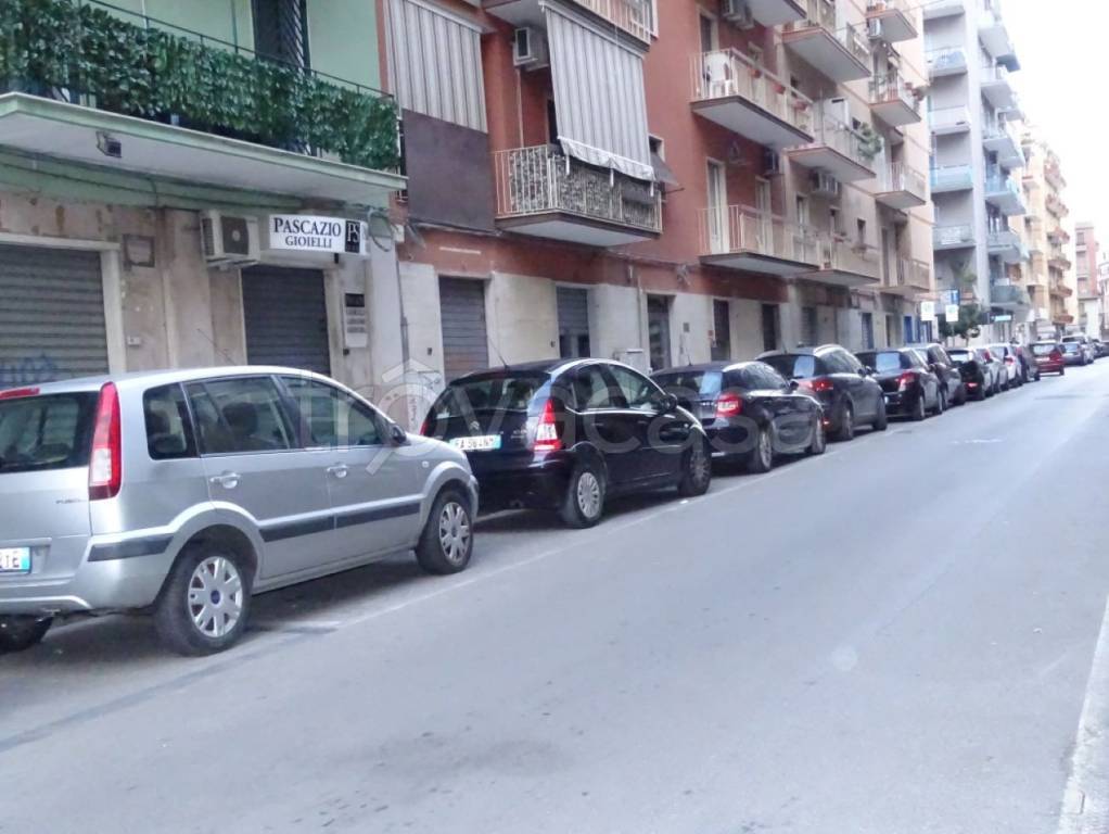 negozio in affitto a Bari in zona Carrassi