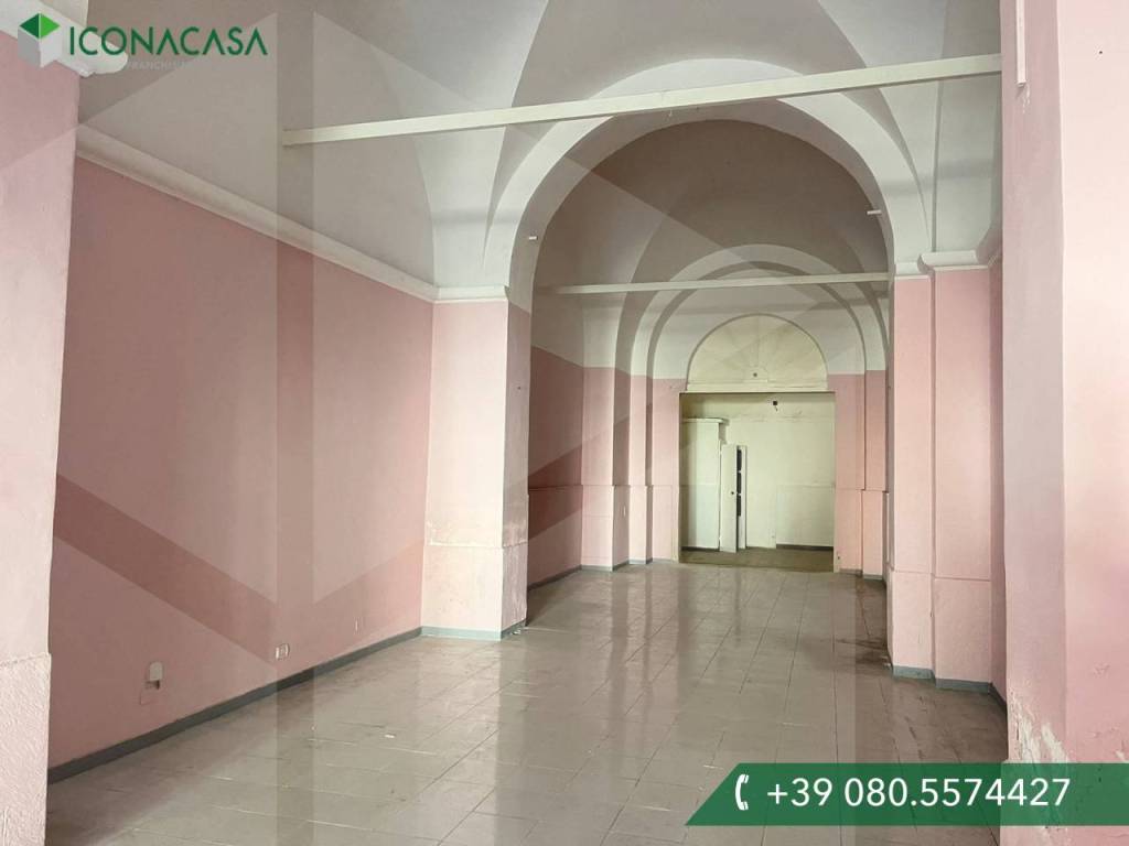 negozio in affitto a Bari in zona Murat