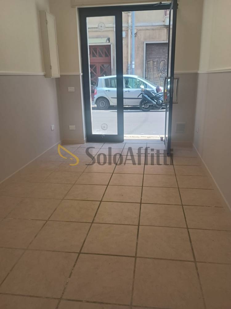 locale commerciale in affitto a Bari in zona Picone