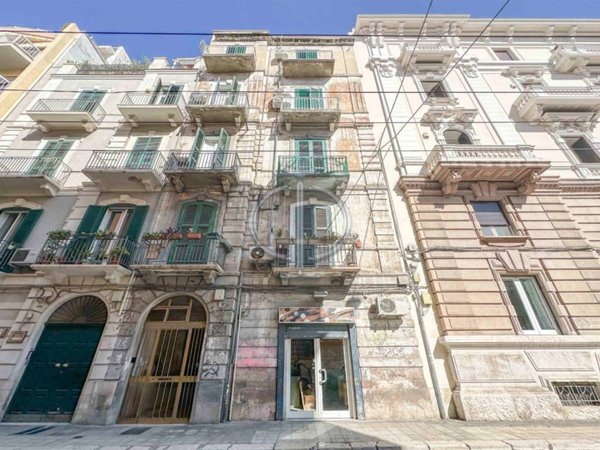 negozio in affitto a Bari in zona Murat