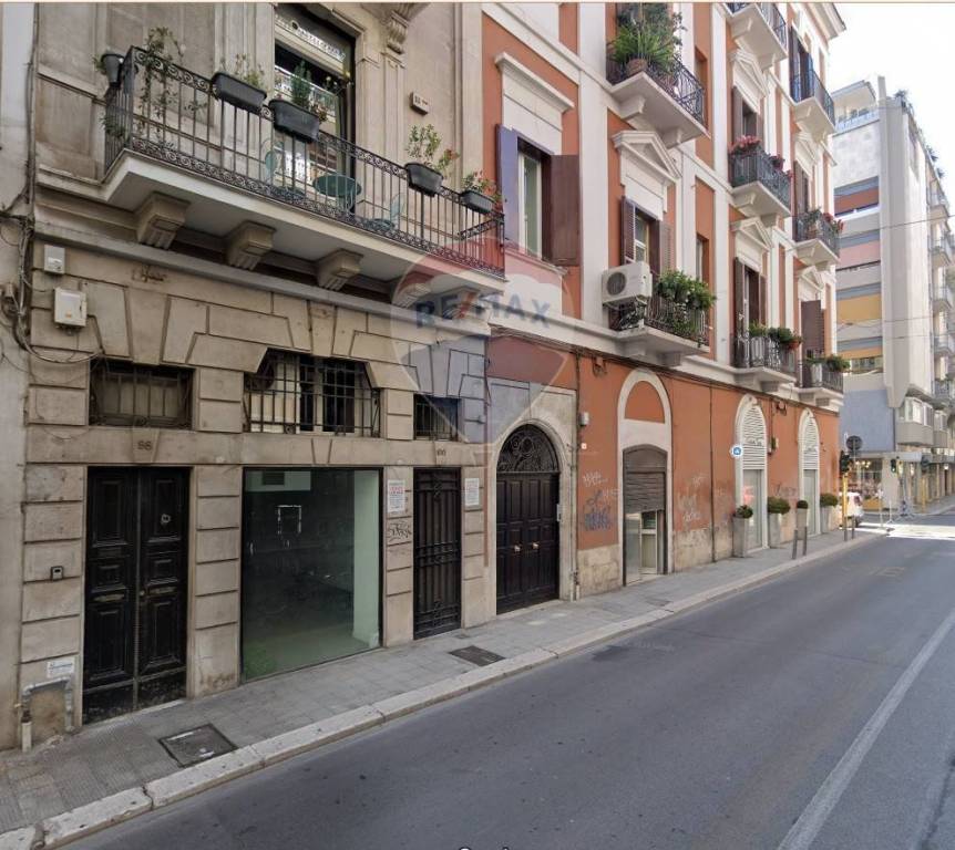 negozio in affitto a Bari in zona Murat