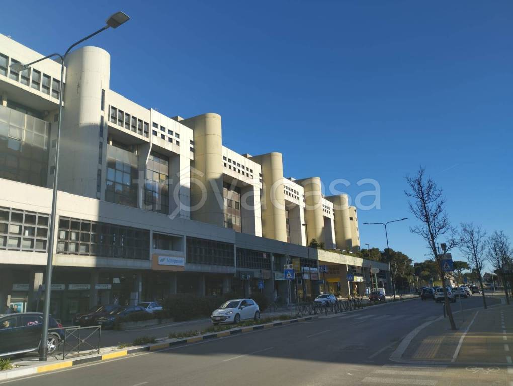 ufficio in affitto a Bari in zona Japigia