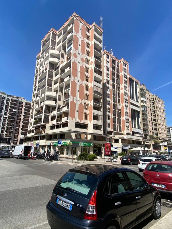 ufficio in affitto a Bari in zona Poggiofranco