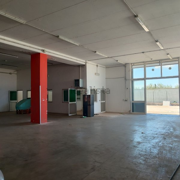 capannone in affitto a Bari in zona Carbonara