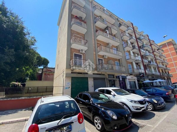 locale commerciale in affitto a Bari in zona Picone