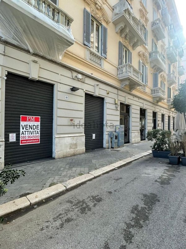 negozio in affitto a Bari in zona Murat