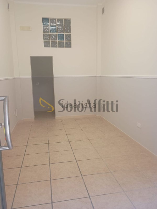 locale commerciale in affitto a Bari in zona Picone