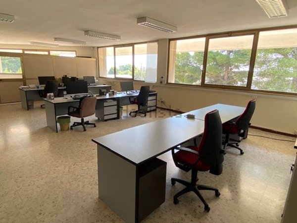 ufficio in affitto a Bari in zona Zona Industriale