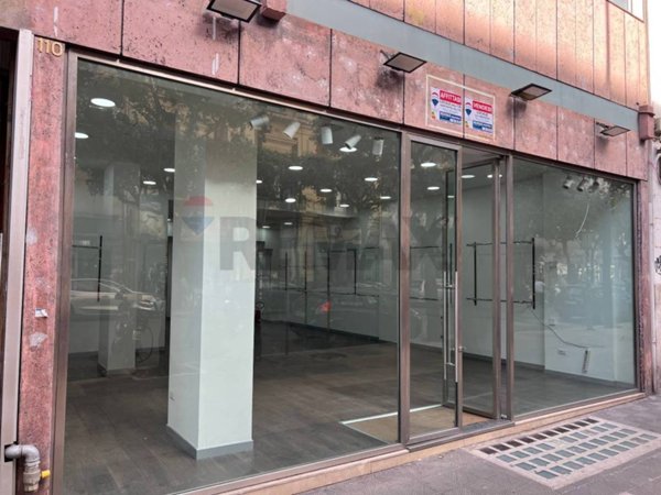 negozio in affitto a Bari in zona Murat