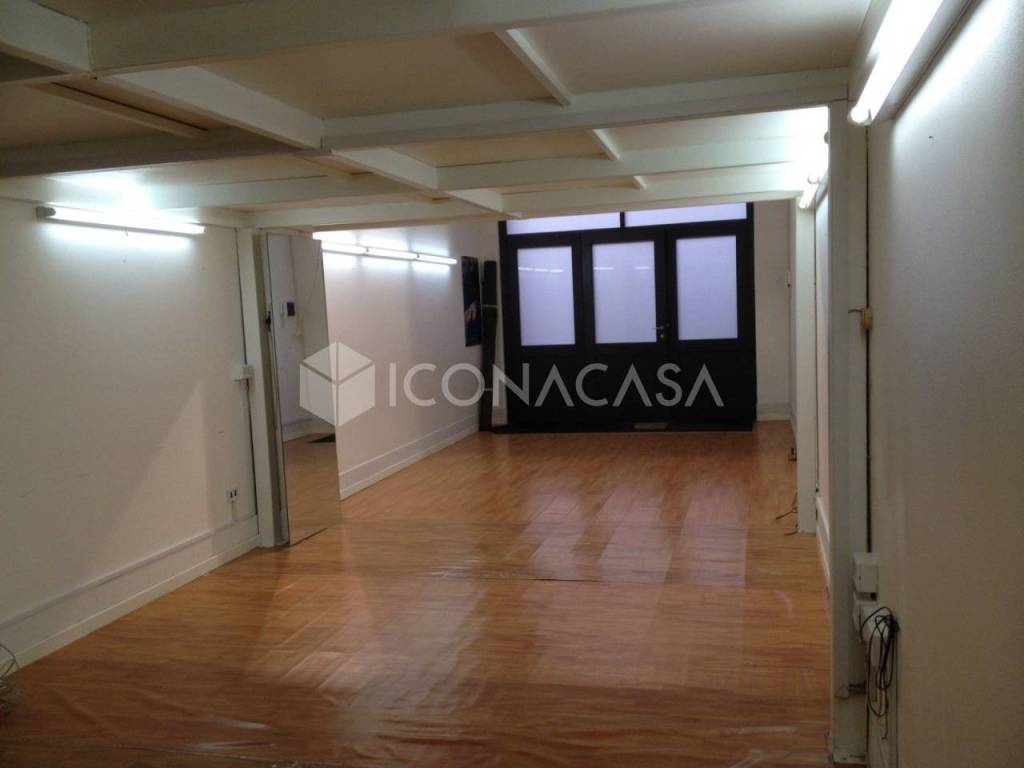 locale commerciale in affitto a Bari in zona Japigia