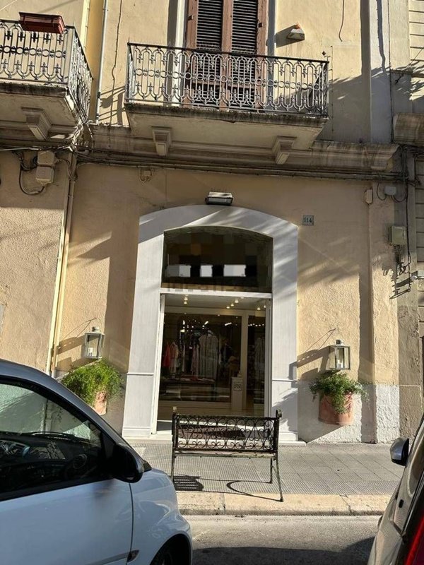 locale commerciale in affitto a Bari in zona Murat