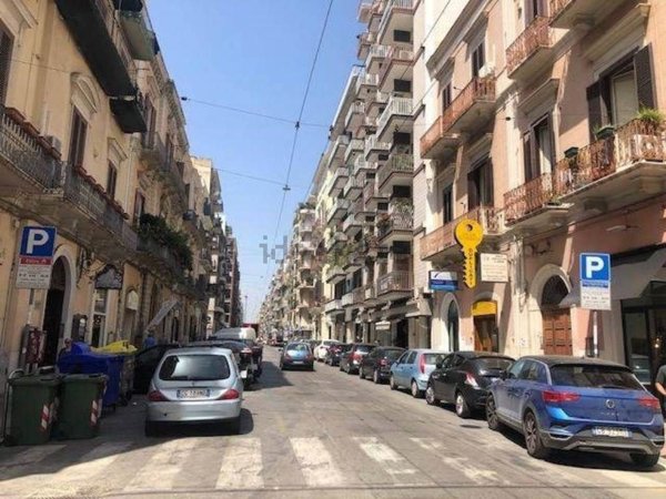 locale commerciale in affitto a Bari in zona Murat