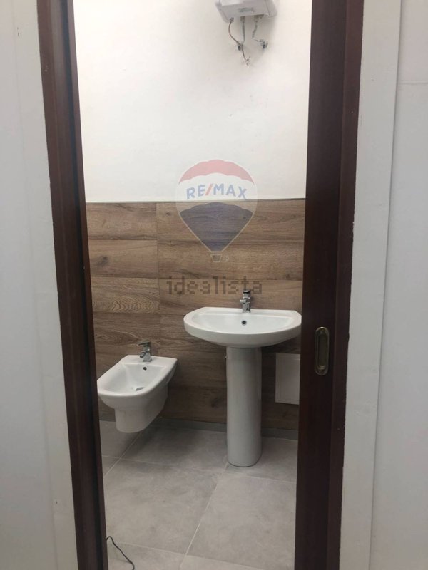 locale commerciale in affitto a Bari in zona Ceglie del Campo