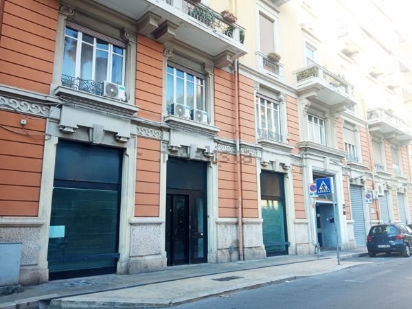 locale commerciale in affitto a Bari in zona Libertà