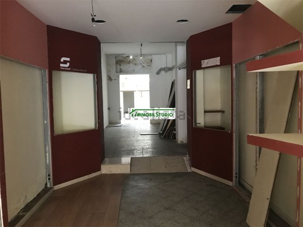locale commerciale in affitto a Bari in zona Libertà