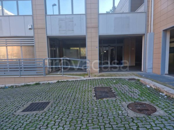 negozio in affitto a Bari in zona Japigia