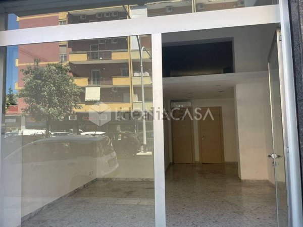 locale commerciale in affitto a Bari in zona Picone