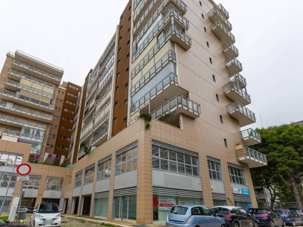 negozio in affitto a Bari in zona Japigia