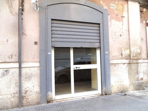 negozio in affitto a Bari in zona Libertà
