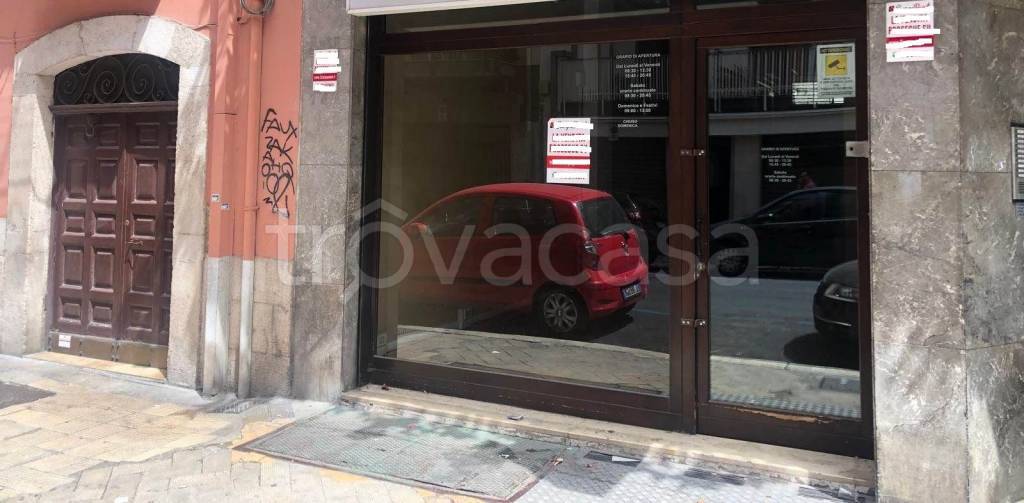 negozio in affitto a Bari in zona Murat