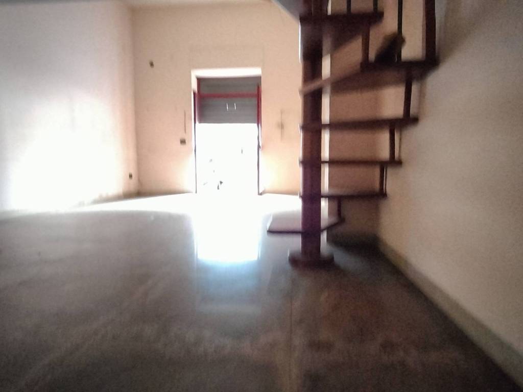 negozio in affitto a Bari in zona Libertà