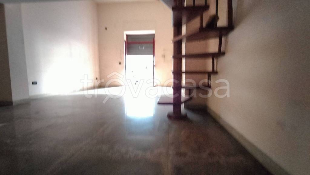 negozio in affitto a Bari in zona Libertà