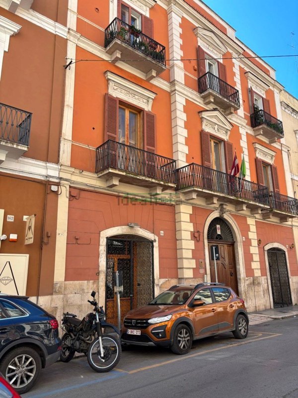 negozio in affitto a Bari in zona Murat